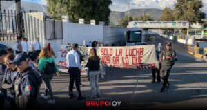 Bloqueo de normalistas de El Mexe paraliza vialidades en Pachuca