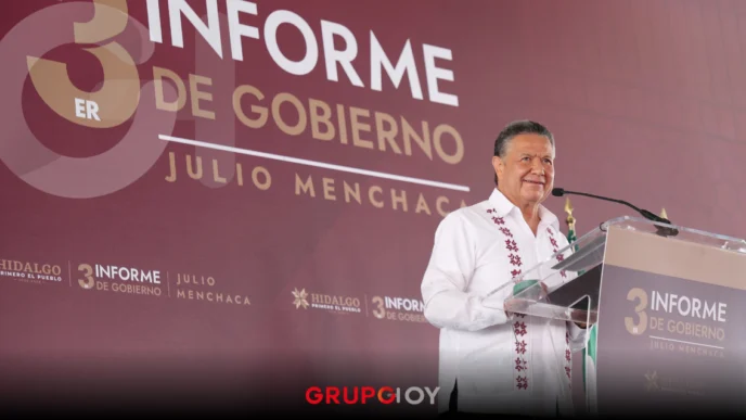 Julio Menchaca rinde informes regionales