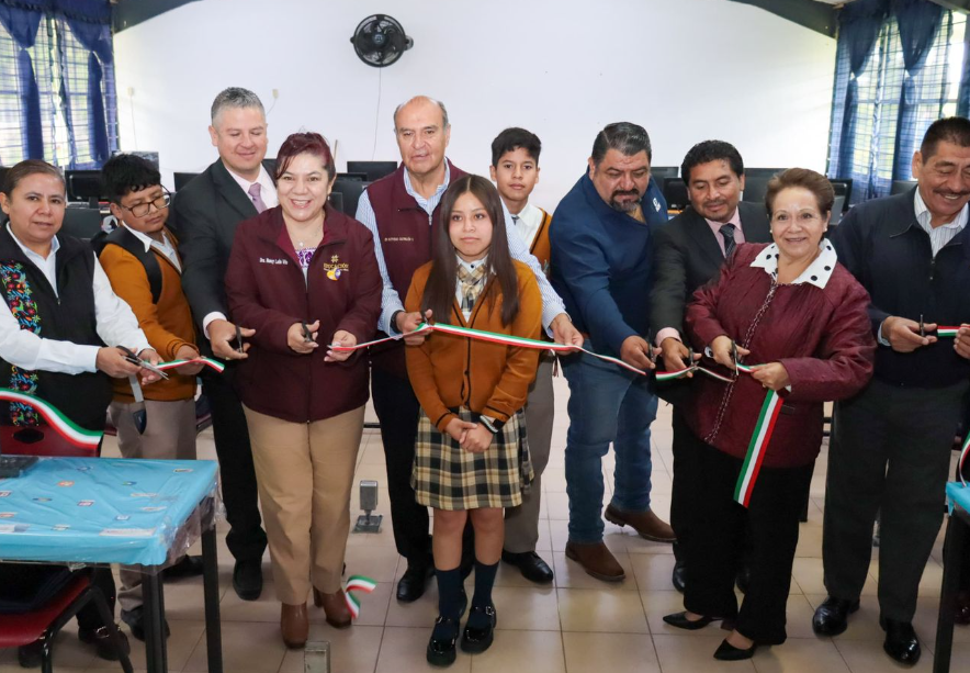 entrega de mobiliario Tula de Allende 