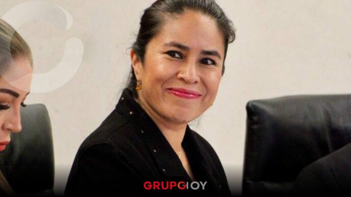 Simey Olvera rinde su primer informe entre ovaciones y respaldo hidalguense