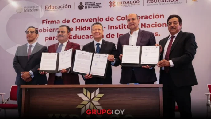 Julio Menchaca y la SEPH firman convenio para alfabetizar a 50 mil adultos en el estado