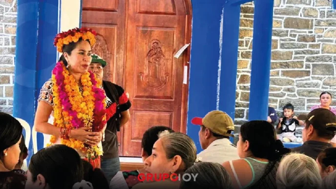 Simey Olvera lleva apoyos a las familias de Acomul