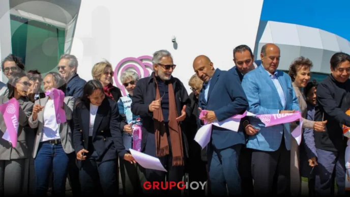 Naty Castrejón asiste a la inauguración de las nuevas instalaciones del Pachuca Femenil