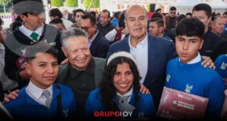 SEPH y Julio Menchaca entregan 10 mil tabletas electrónicas a estudiantes del CONALEP Hidalgo