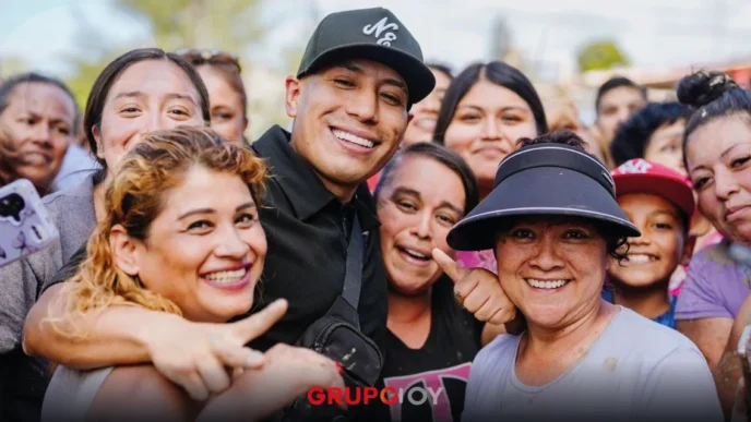 El influencer Yulay regala dinero y despensas a familias de Tizayuca