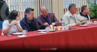 SEPH celebra Rosca de Reyes con Julio Menchaca y medios de comunicación en Hidalgo