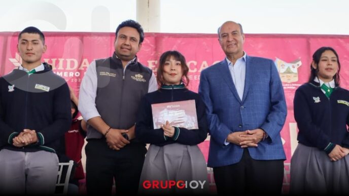 SEPH entrega 621 tabletas en COBAEH Tolcayuca con el programa “Mi Tablet”