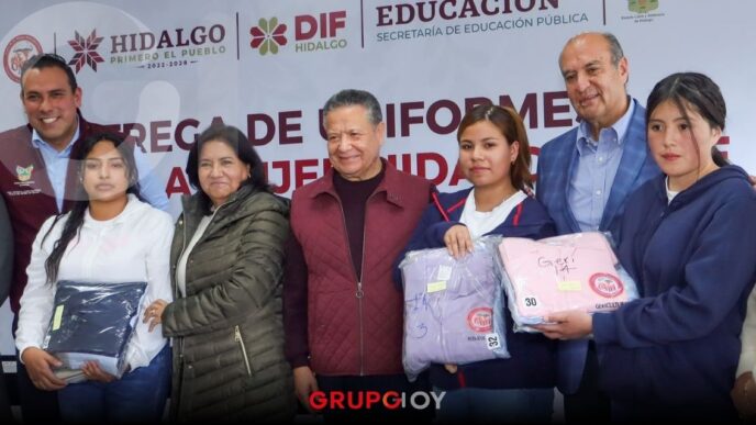 SEPH y el Gobierno de Hidalgo entregan uniformes y útiles a niños, niñas y adolescentes