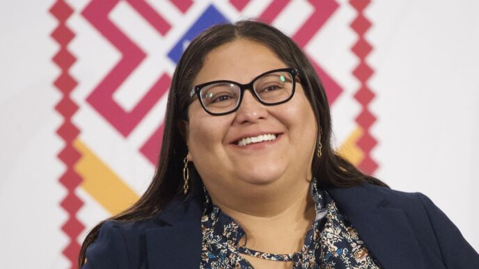 Muestran presuntos tuits donde Citlalli Hernández acosa a Felipe Calderón