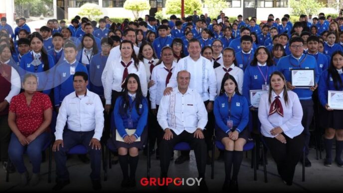 Naty Castrejón, titular de la SEPH, entrega nueva aula en el CECyTEH Gandhó