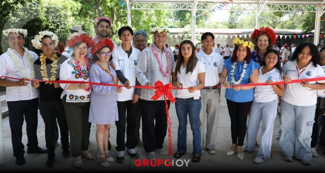 SEPH entrega techumbre y supervisa la construcción de obras en el UPN Huejutla