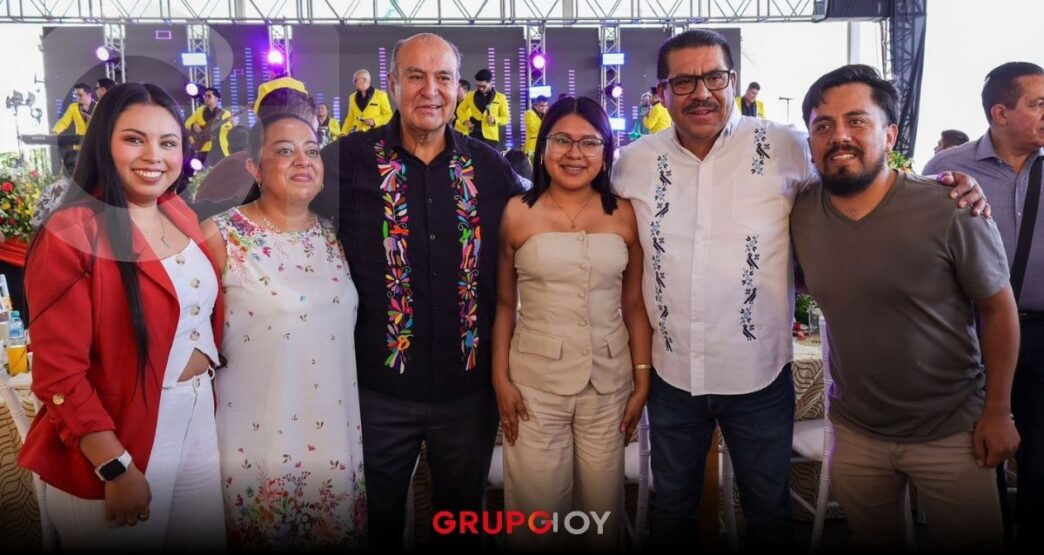 Natividad Castrejón y SNTE Sección XV reconocen labor docente en Zimapán