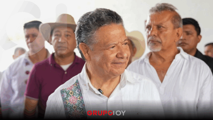 Julio Menchaca exige piso parejo para las elecciones de 2027