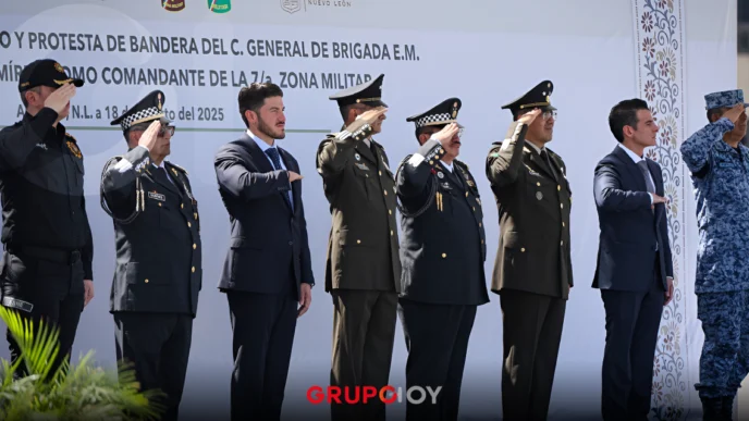 Samuel García recibe al nuevo Comandante 7a Zona Militar