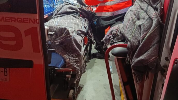 Rescate en Cerro Agujerado: Mujer herida es auxiliada tras caída en Juárez, Nuevo León