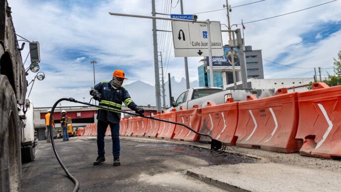 Derrumbe en carril exprés de Morones Prieto: Cierre y evaluación ante incidente