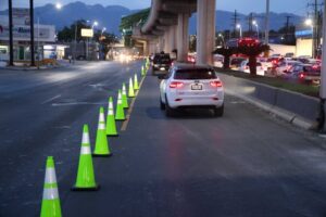 Implementan un carril de contraflujo en avenida en San Nicolás de los Garza