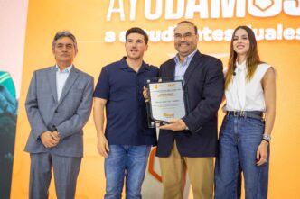 Nuevo León entrega laptops y prepara nueva Ley de Educación para fortalecer la educación dual y ampliar oportunidades a estudiantes.