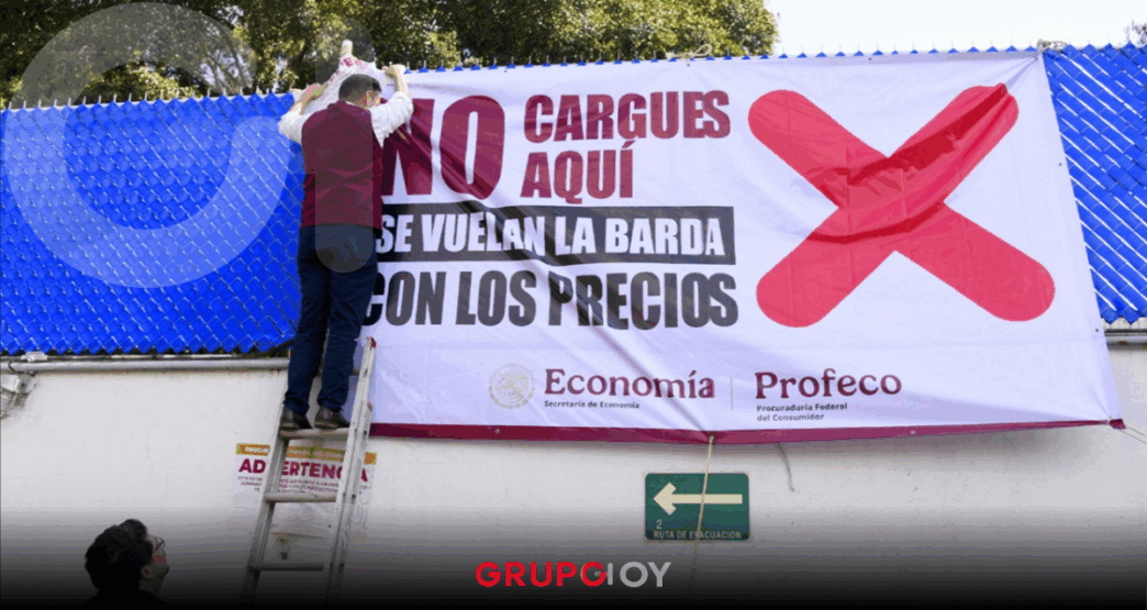 Profeco coloca lonas a gasolineras 'que se vuelan la barda' en precios que también tiene Pemex