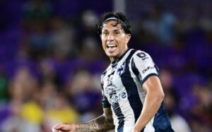 Salcedo se lesiona la rodilla en Leagues Cup; Rayados espera que no sea grave