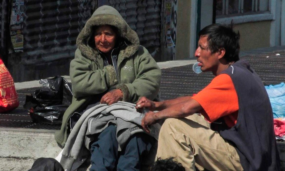 Desafíos en la ayuda a personas en situación de calle ante resistencia y clima inclemente