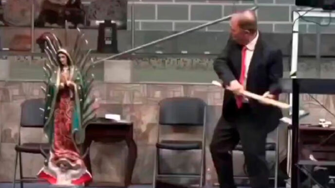 Pastor de Iglesia Bautista causa polémica al destruir figuras religiosas
