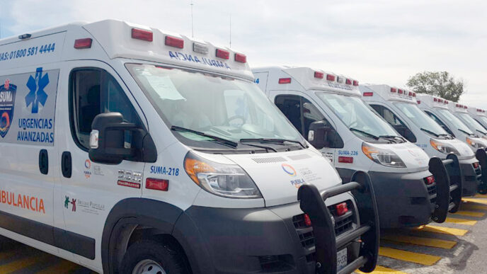 Puebla refuerza servicios de salud con entrega de 23 ambulancias para el SUMA