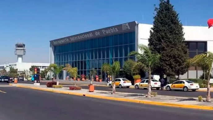 Suspensión de actividades en el Aeropuerto de Puebla por ceniza del Popocatépetl