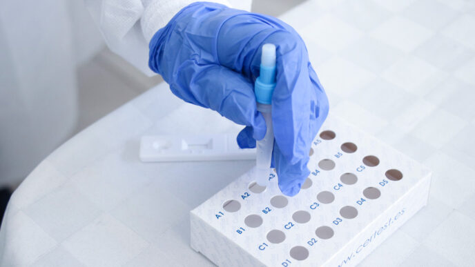 Reporta estabilidad en casos de COVID-19 y alerta por nuevos positivos de influenza