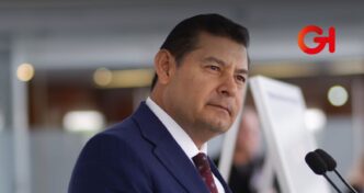Alejandro Armenta cuestiona desempeño de la secretaria de Turismo y le exige resultados