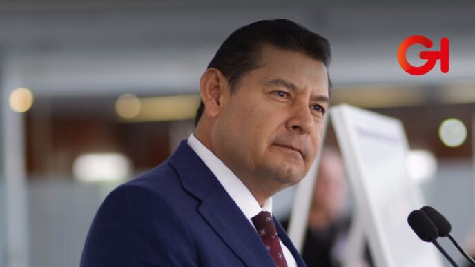 Alejandro Armenta cuestiona desempeño de la secretaria de Turismo y le exige resultados