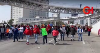 Taxistas protestan contra operativos y nuevas rutas, en Vía Atlixcáyotl