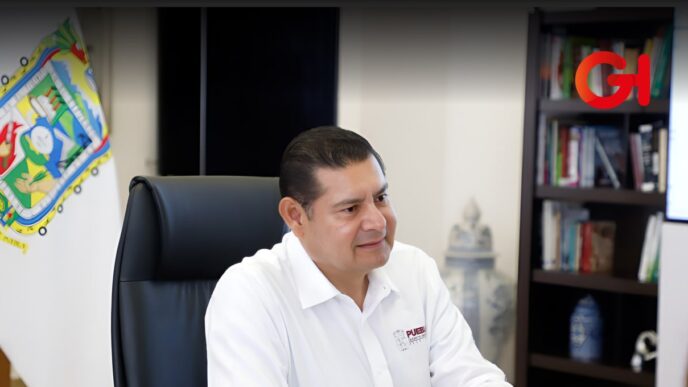 Alejandro Armenta apoyará a migrantes en Los Ángeles con asesoría legal