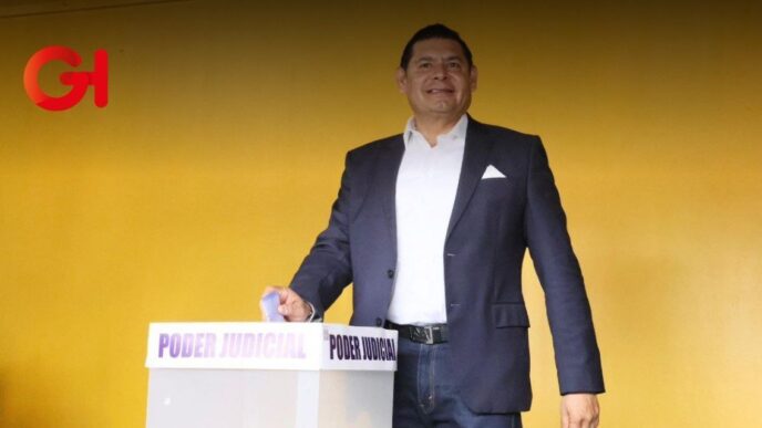 Alejandro Armenta participa en las inéditas votaciones del Poder Judicial
