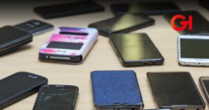 Prohibidos desde 2019, pero aún se venden celulares en calles