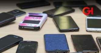 Prohibidos desde 2019, pero aún se venden celulares en calles