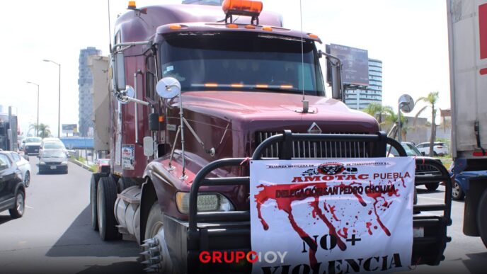 Protestas de AMOTAC paralizan principales vías de Puebla