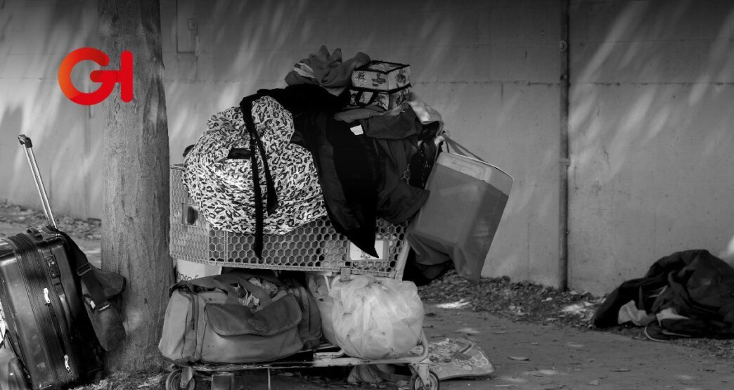 Personas en situación de calle ocupan camellones en Puebla