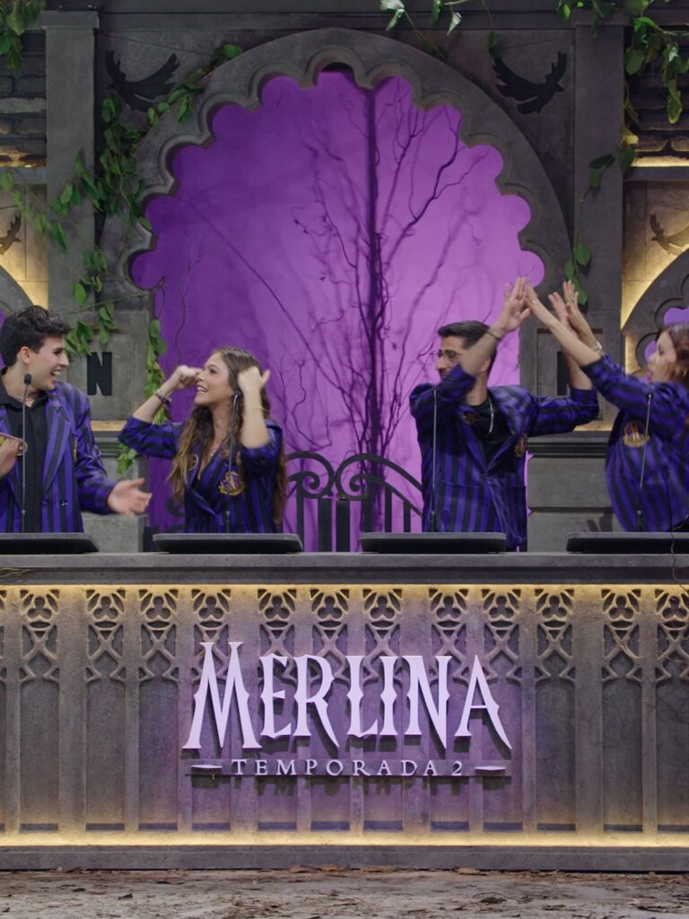 Marco Antonio Regil conduce 101 excluidos dijeron, el especial de Netflix