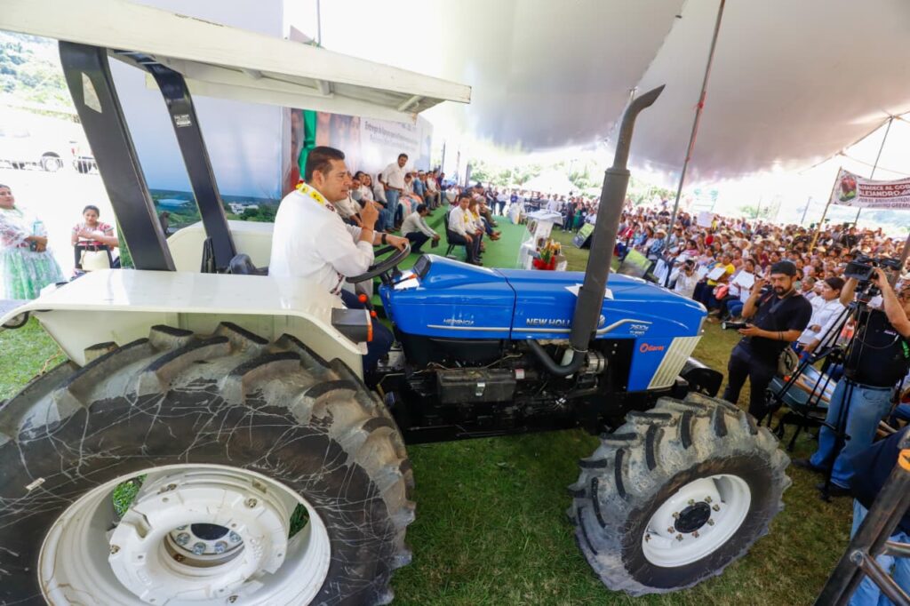 Huehuetla recibe apoyo histórico del gobierno de Puebla para transformar su campo