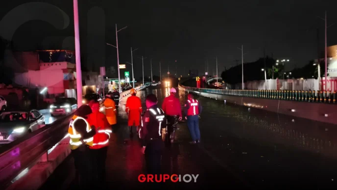 Lluvia provoca inundación en la Central de Abasto de Puebla