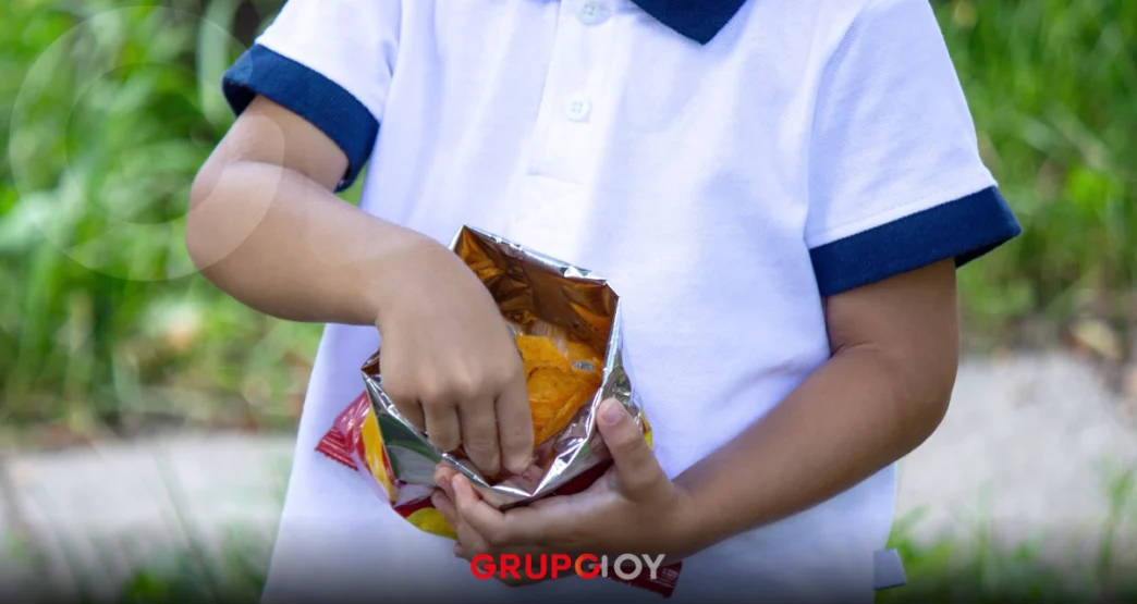 Reportan venta de comida chatarra en escuelas de Puebla
