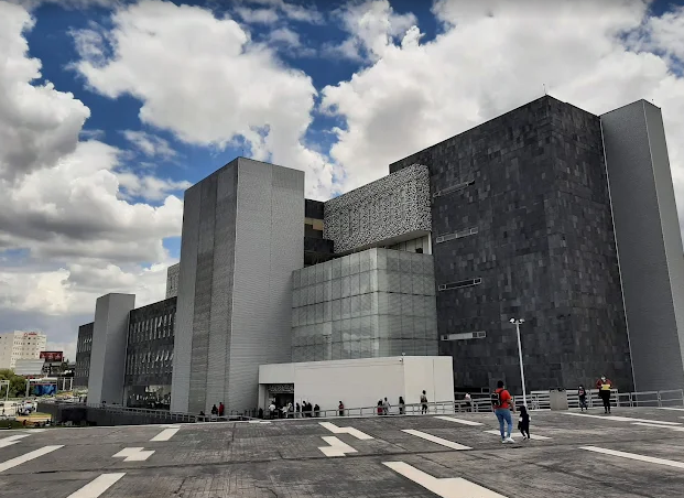 explanada del Centro Integral de Servicios (CIS) Angelópolis
