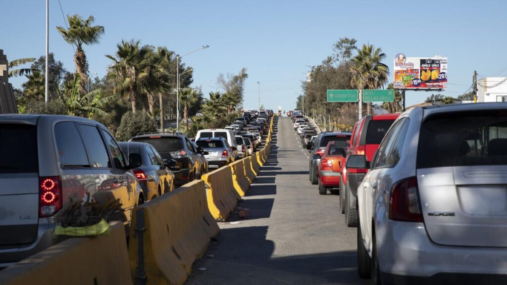 puerto de entrada de Otay Mesa en Tijuana.
