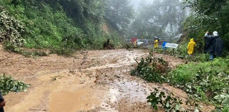 Desbordamientos de ríos y arroyos, sobre todo en la Sierra Norte y la región Nororiental.