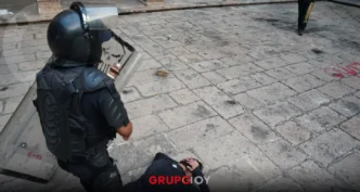 Ciudadanos reprimidos tras exigir justicia por alcalde asesinado en Michoacán