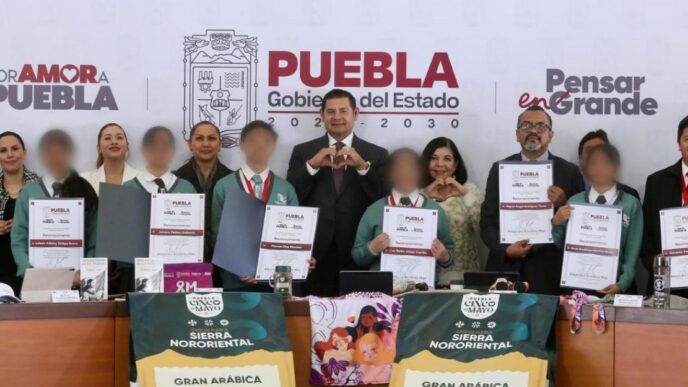Estudiantes CECyTE Puebla destacan en ferias internacionales y obtienen certificaciones tecnológicas