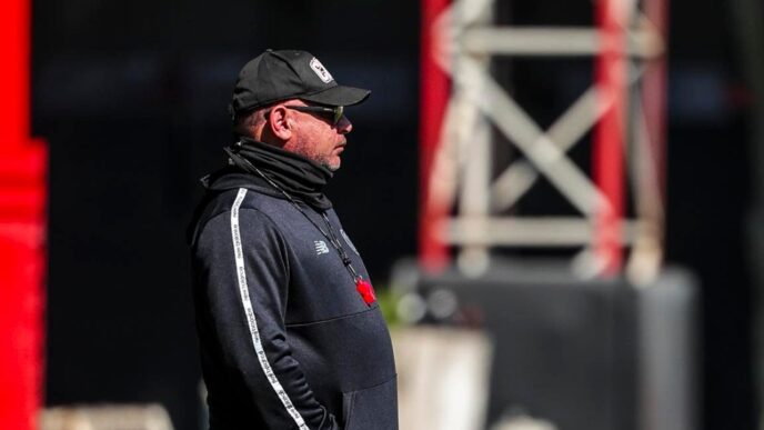 ¿Cuántas veces y de qué clubes ha sido director técnico Antonio Mohamed?