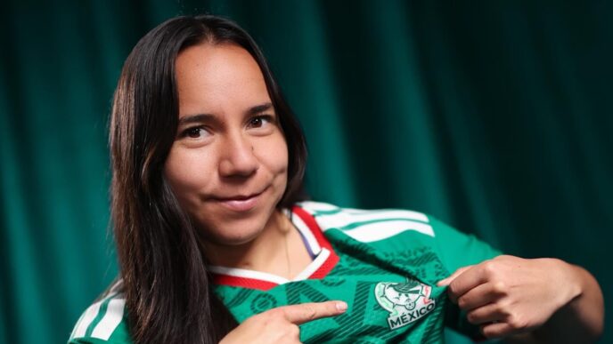 Charlyn Corral impulsa el futbol femenil mexicano en Palacio Nacional
