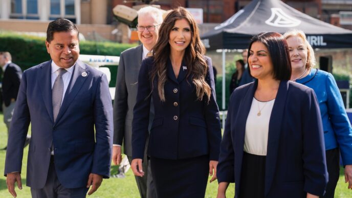 Kristi Noem sale de la Secretaría de Seguridad Nacional en EEUU